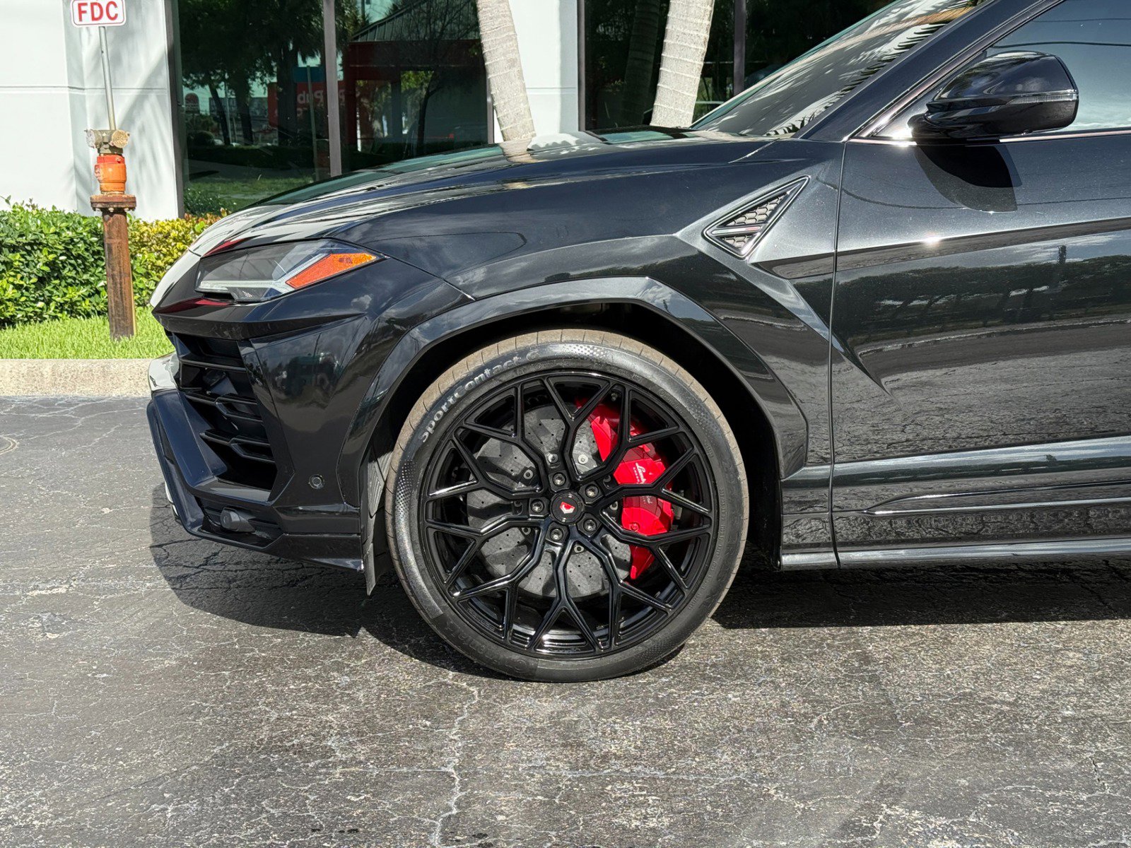 Used 2019 Lamborghini Urus AWD/4WD image 11