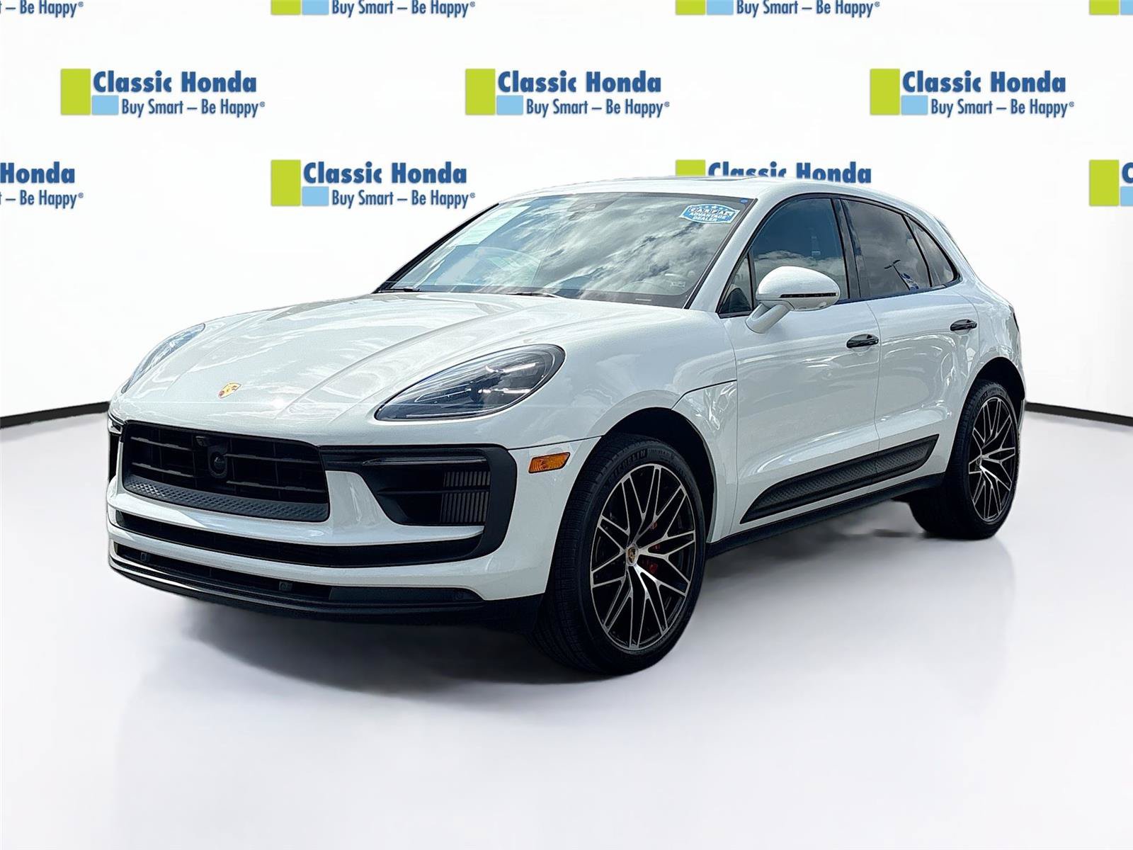 Used 2023 Porsche Macan S AWD/4WD image 3