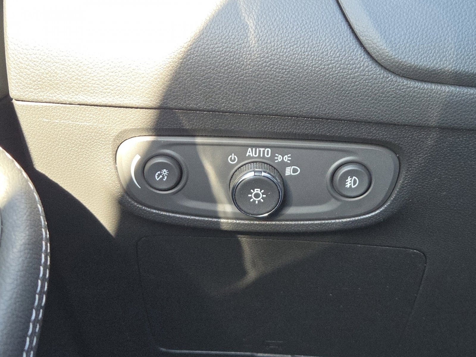 Used 2023 Buick Encore GX Preferred w/ Cold Weather Comfort Package image 32