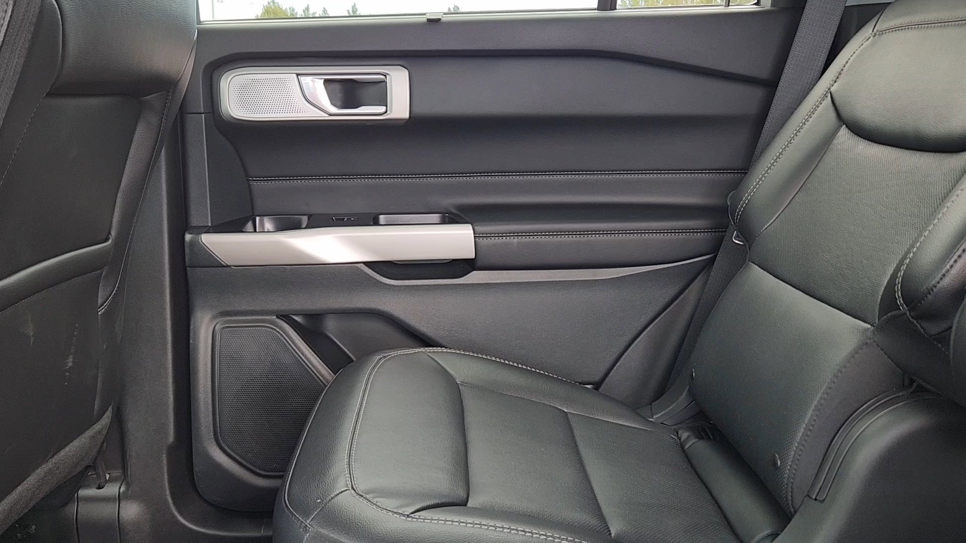 Used 2023 Ford Explorer Limited w/ Limited Technology Package image 17