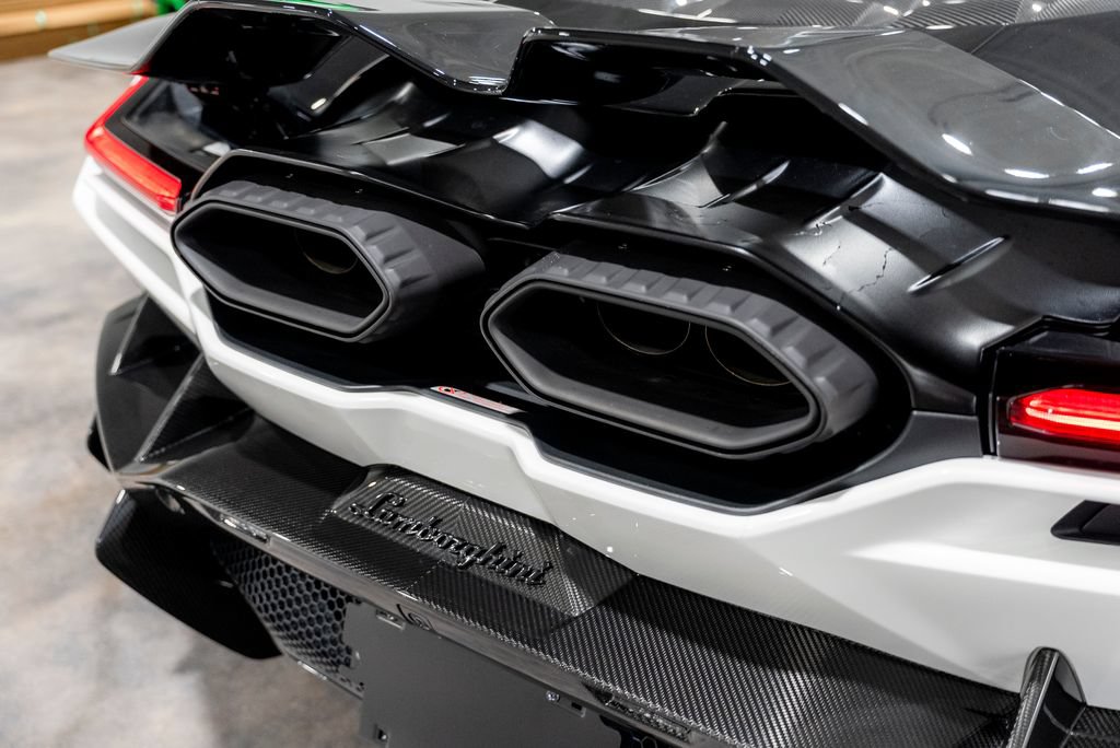 Used 2025 Lamborghini Revuelto AWD/4WD image 39