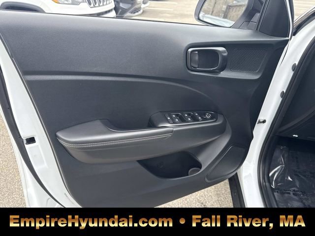 Used 2023 Hyundai Venue Limited w/ Cargo Package image 16