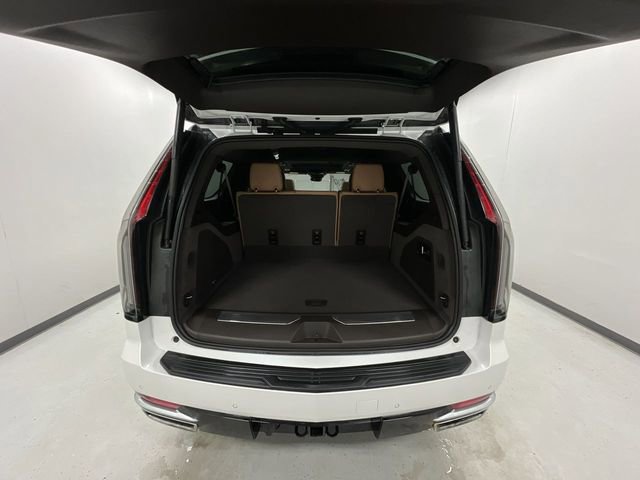 Certified 2022 Cadillac Escalade ESV Premium Luxury w/ Performance Package AWD/4WD image 27
