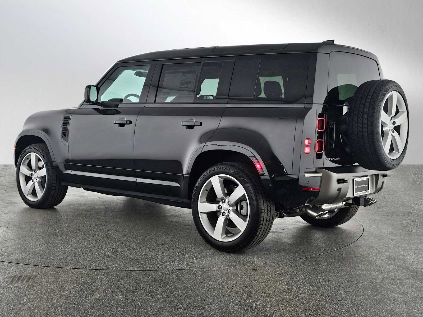 New 2025 Land Rover Defender 110 X-Dynamic SE image 3