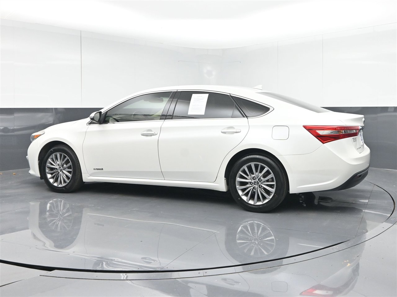 Used 2016 Toyota Avalon Limited image 7