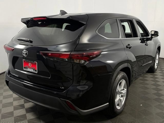 Used 2025 Toyota Highlander LE FWD image 8