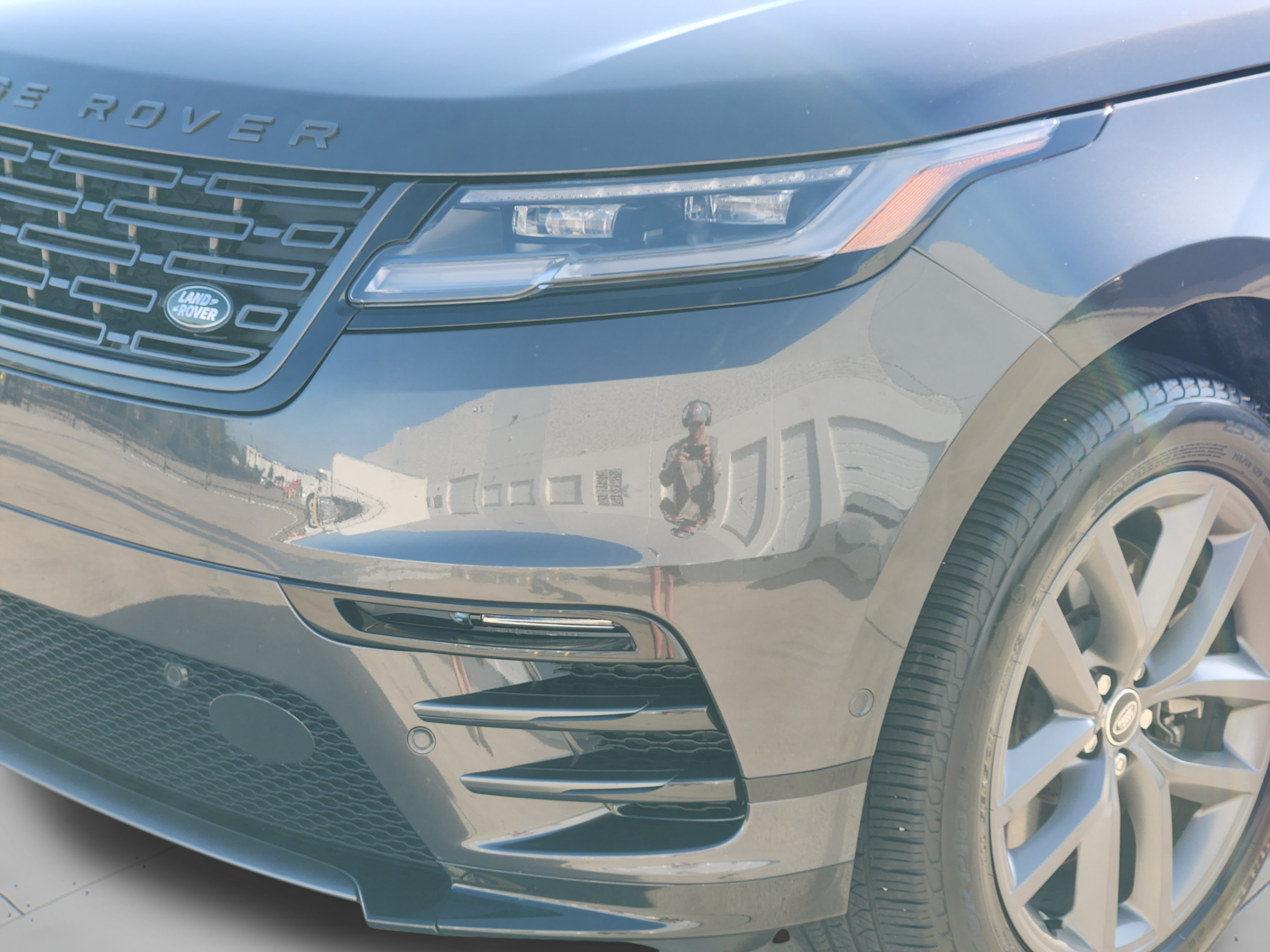 Certified 2026 Land Rover Range Rover Velar Dynamic SE AWD/4WD image 32