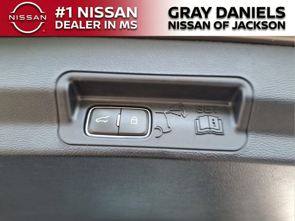 Used 2021 Ford Explorer Limited w/ Equipment Group 301A RWD image 9