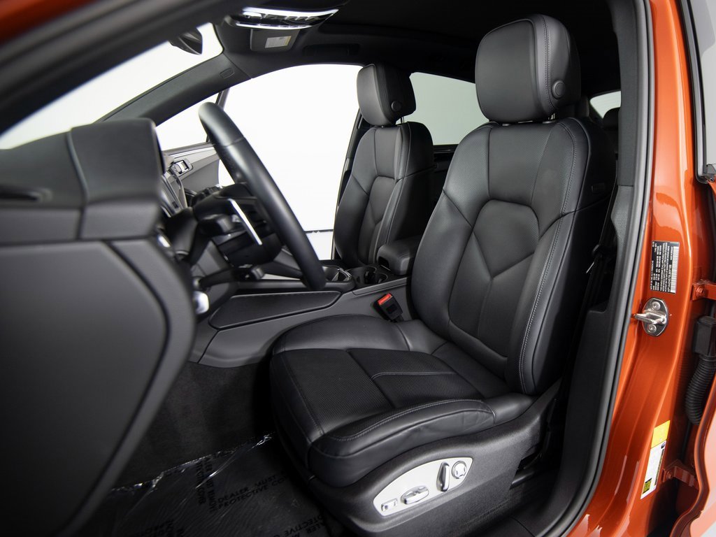 Certified 2025 Porsche Macan image 10