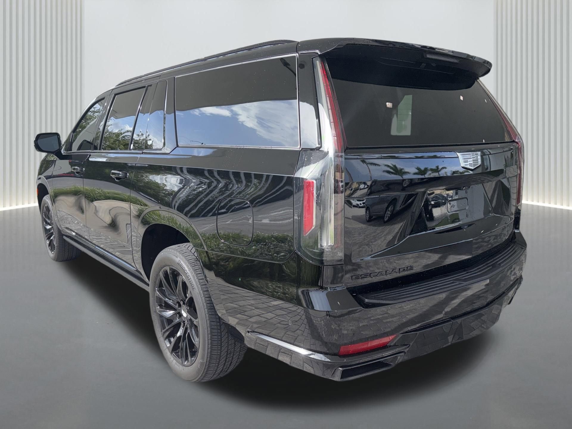 Used 2023 Cadillac Escalade ESV Sport w/ LPO, ONYX Package AWD/4WD image 7