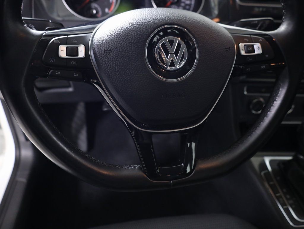 Used 2018 Volkswagen Golf S image 13