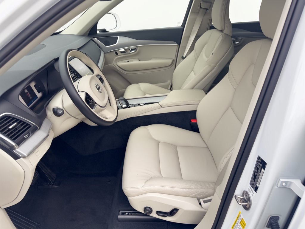 Certified 2025 Volvo XC90 B5 Core w/ Protection Package Premier AWD/4WD image 5