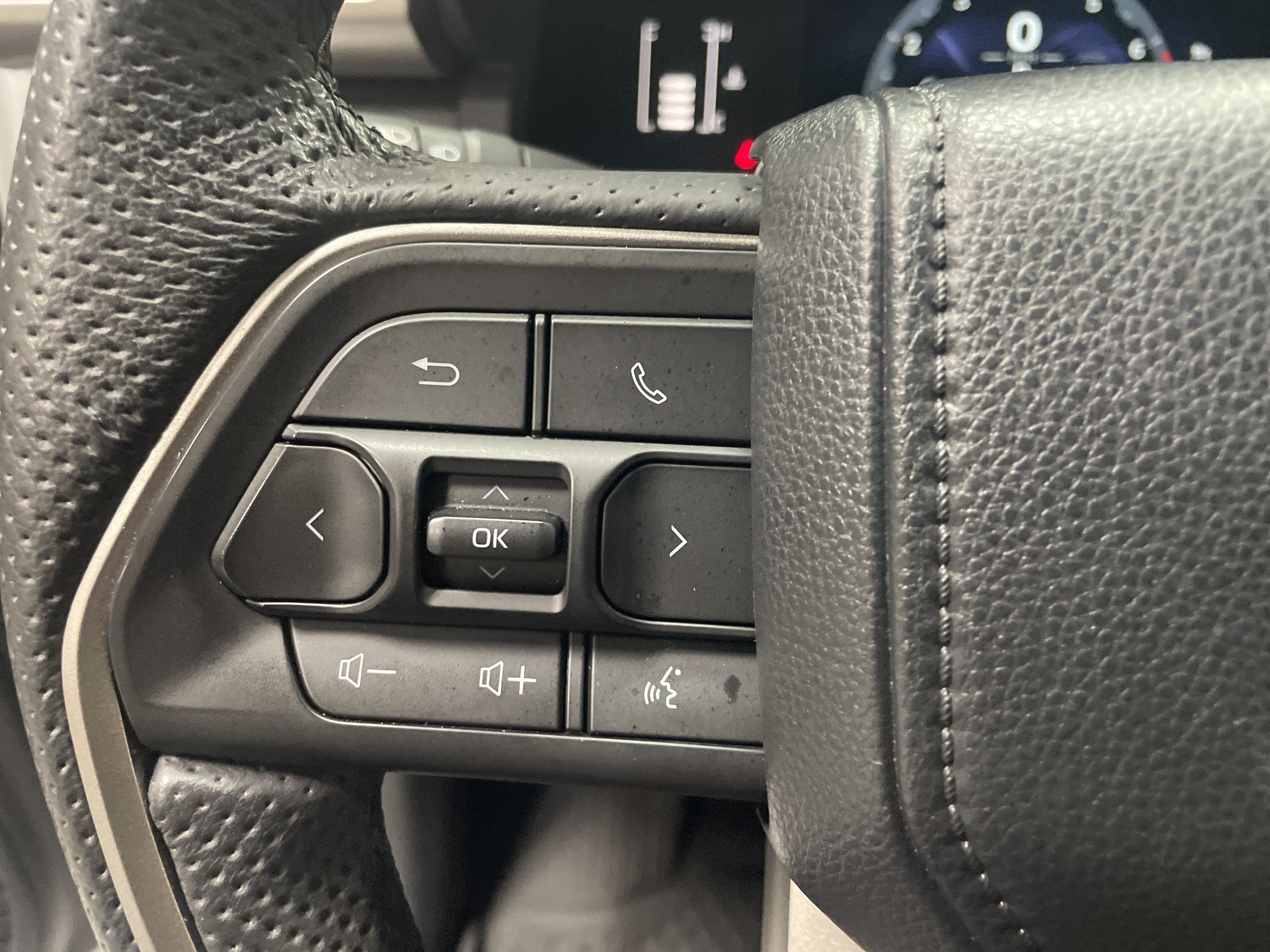 Certified 2024 Toyota Tacoma SR5 AWD/4WD image 19