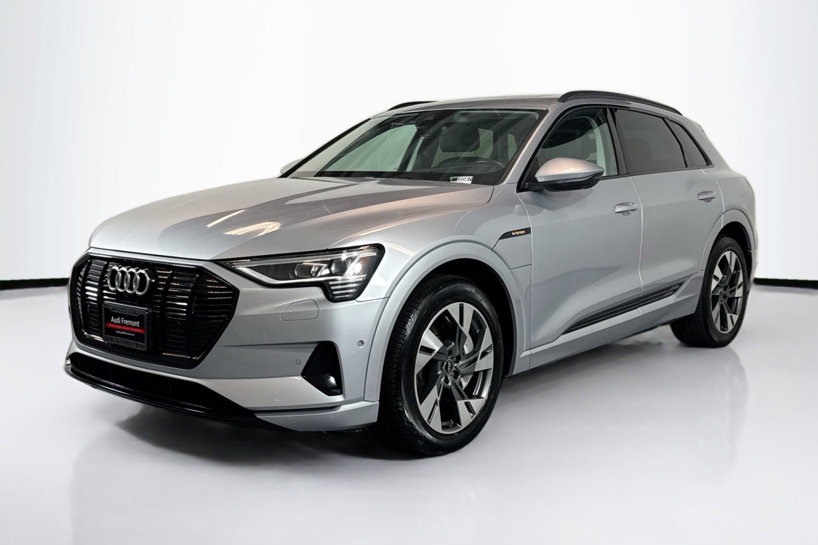 Used 2022 Audi e-tron Premium w/ Convenience Plus Package image 1