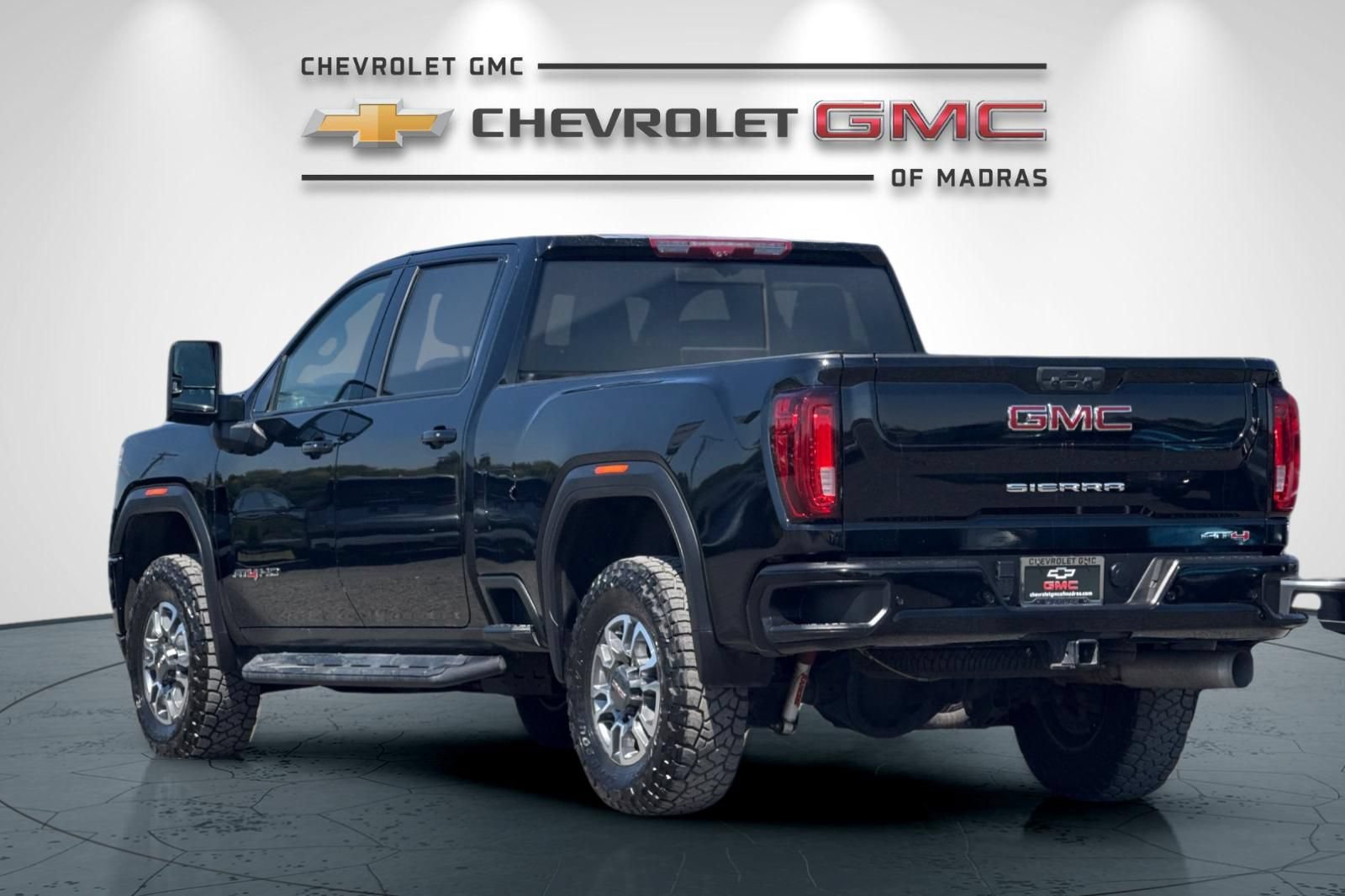 Used 2023 GMC Sierra 2500 AT4 w/ AT4 Preferred Package AWD/4WD image 5