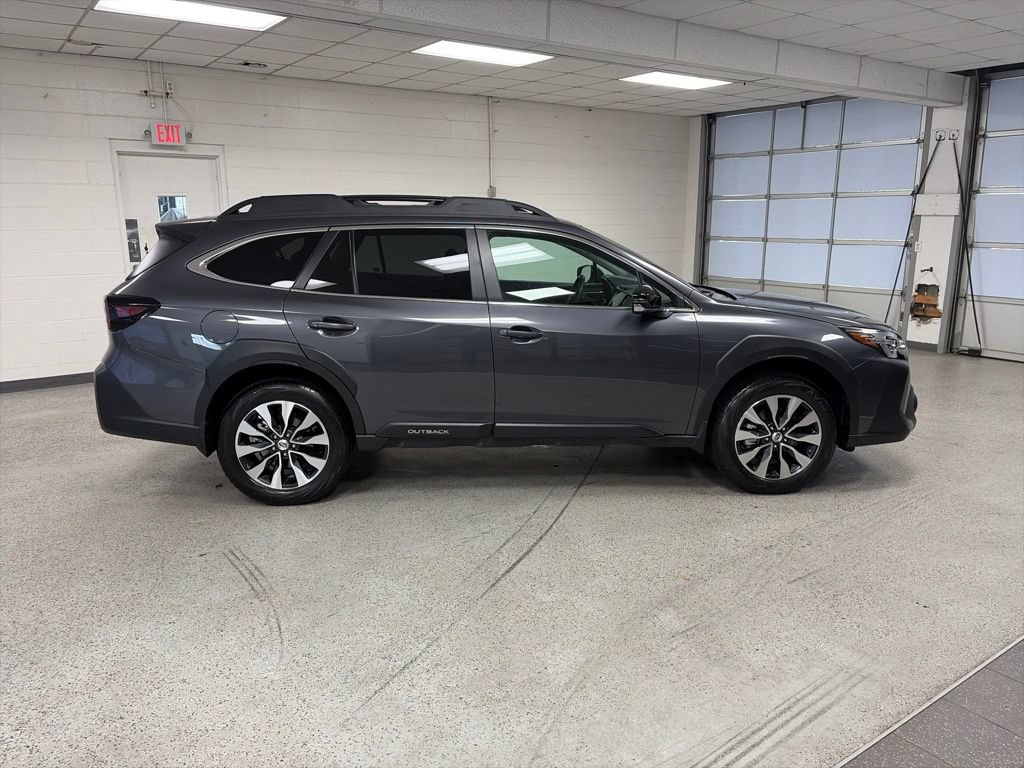 Used 2025 Subaru Outback Limited w/ Popular Package #2 AWD/4WD image 3