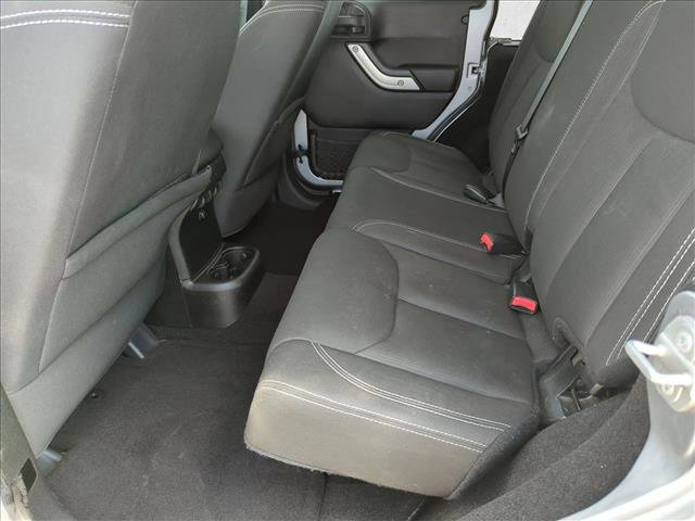 Used 2015 Jeep Wrangler Unlimited Sahara w/ Connectivity Group image 17