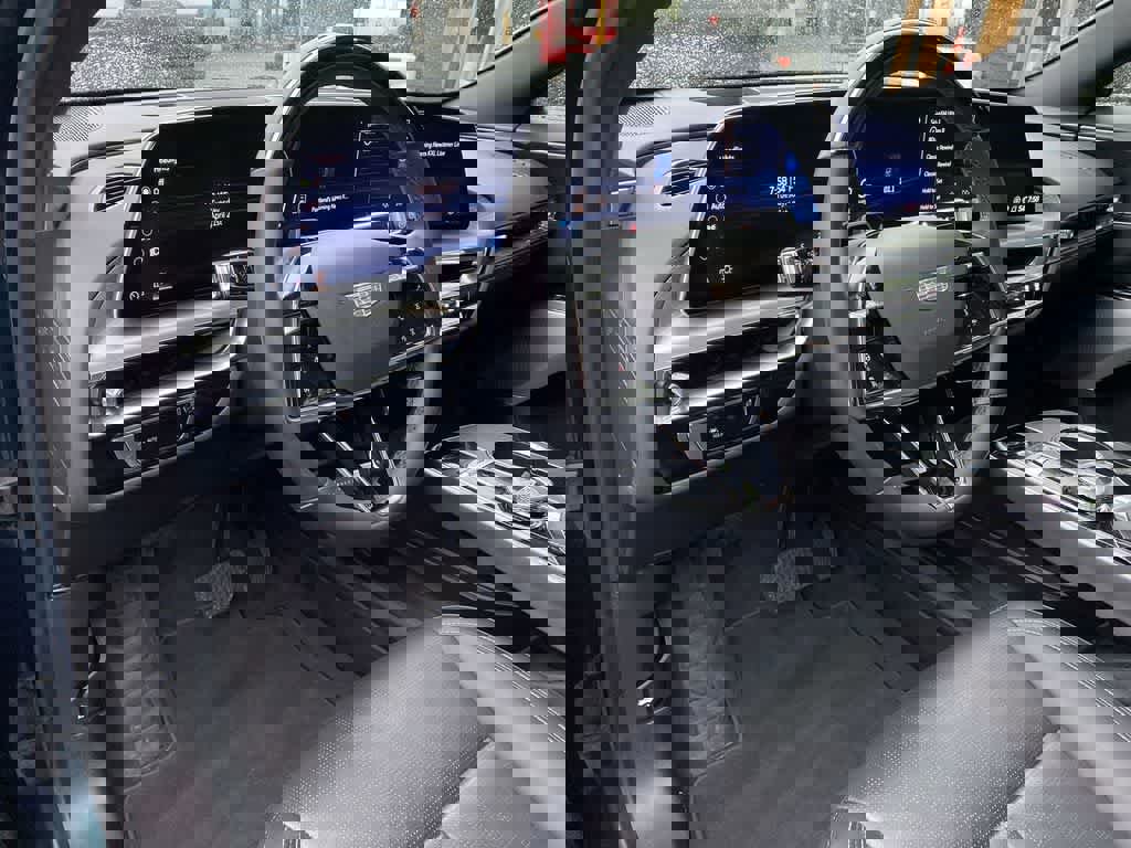 Certified 2025 Cadillac Lyriq Luxury image 2