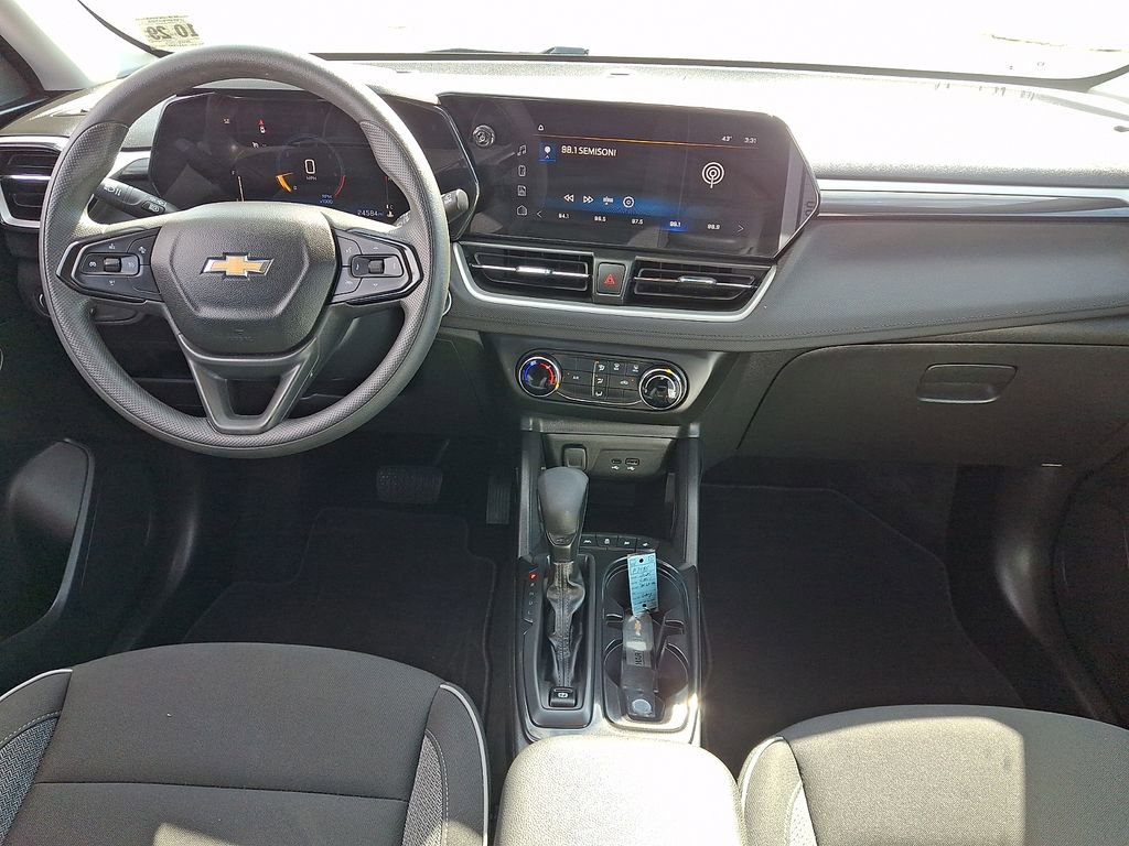 Used 2025 Chevrolet TrailBlazer LS image 16