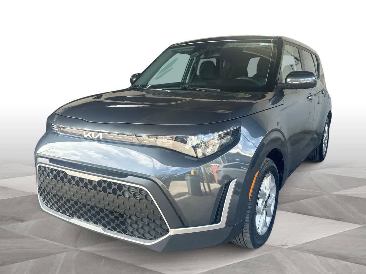 Used 2025 Kia Soul LX w/ LX Technology Package FWD image 4