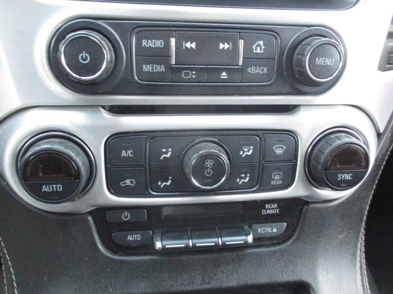 Used 2018 GMC Yukon XL SLE w/ SLE Value Package image 25