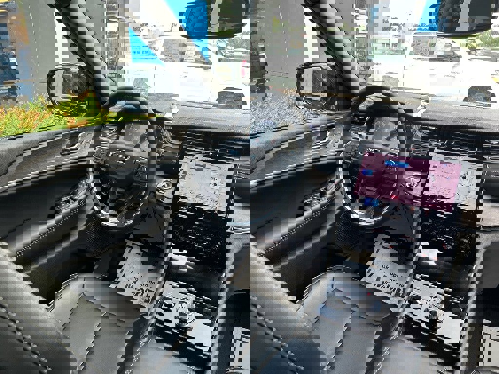 Used 2024 Jeep Grand Cherokee Limited w/ Black Appearance Package image 16