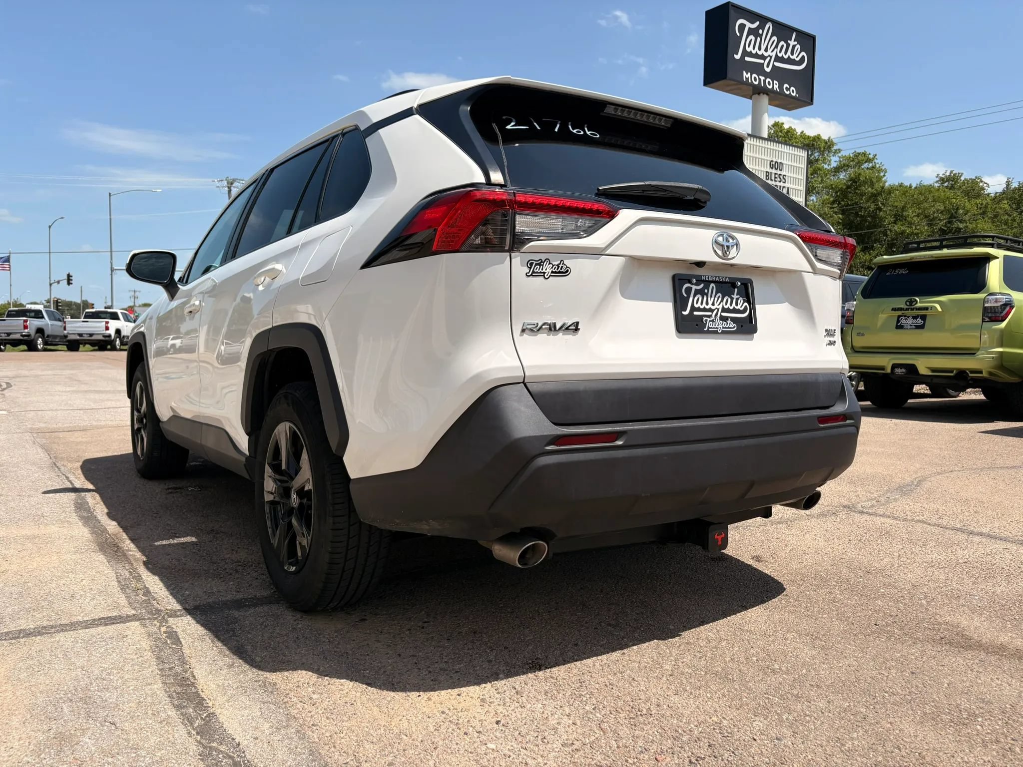Used 2021 Toyota RAV4 XLE AWD/4WD image 5