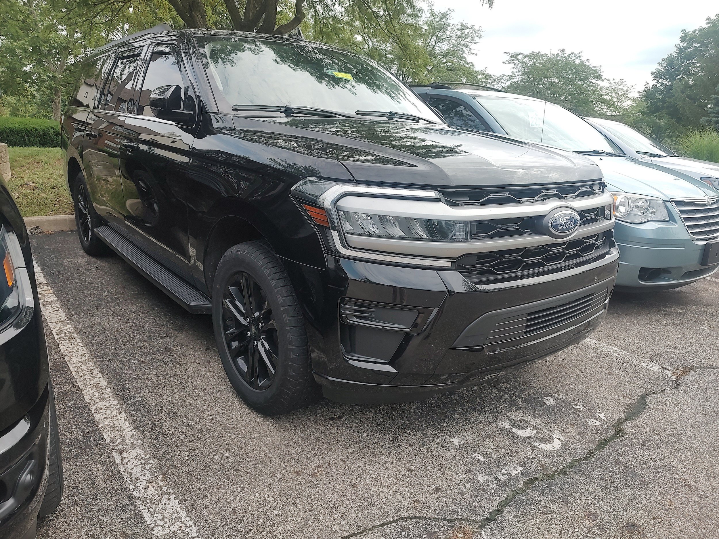 Used 2024 Ford Expedition Max XLT AWD/4WD image 2