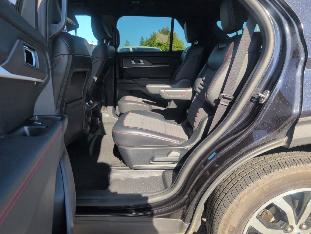 Certified 2025 Ford Explorer ST-Line AWD/4WD image 9