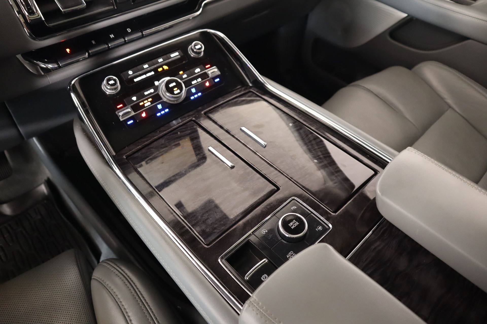 Used 2020 Lincoln Navigator Reserve w/ Luxury Package image 9