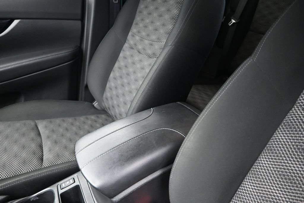 Used 2022 Nissan Rogue Sport SV FWD image 14