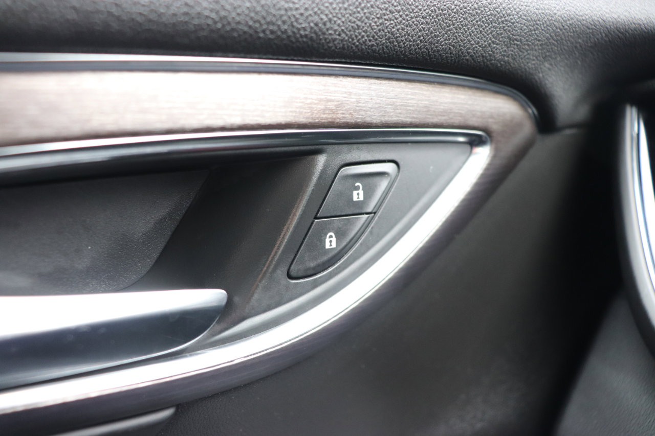 Used 2022 Buick Envision Avenir w/ Technology Package II image 54