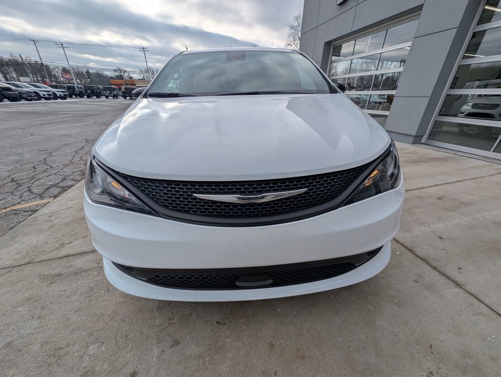 New 2026 Chrysler Voyager LX image 10