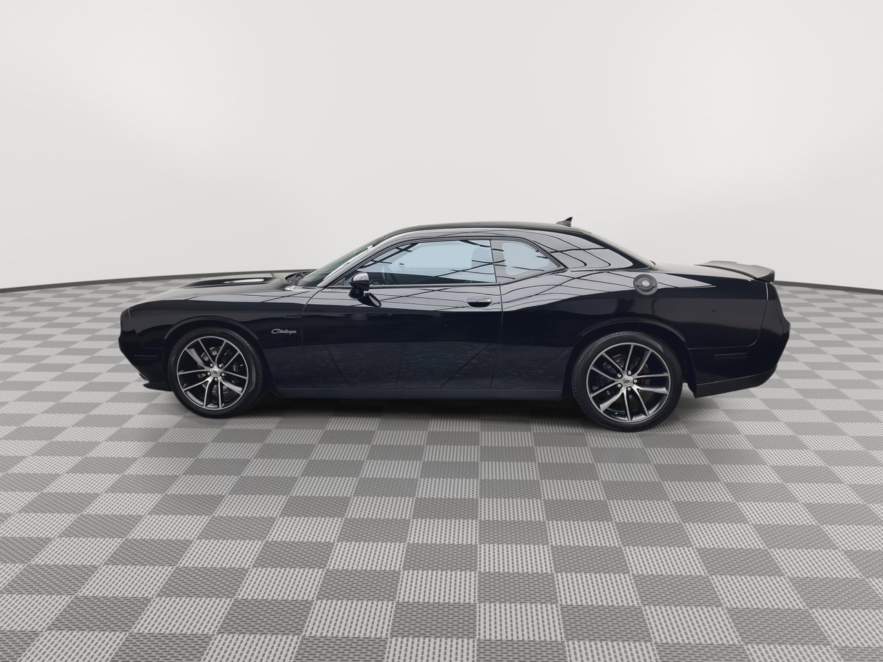 Used 2018 Dodge Challenger R/T Plus RWD image 35