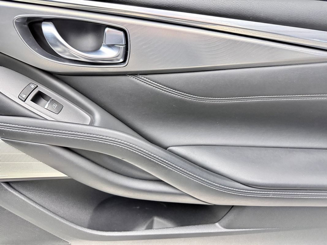 Used 2019 INFINITI Q60 3.0t Luxe w/ Essential Package AWD/4WD image 16