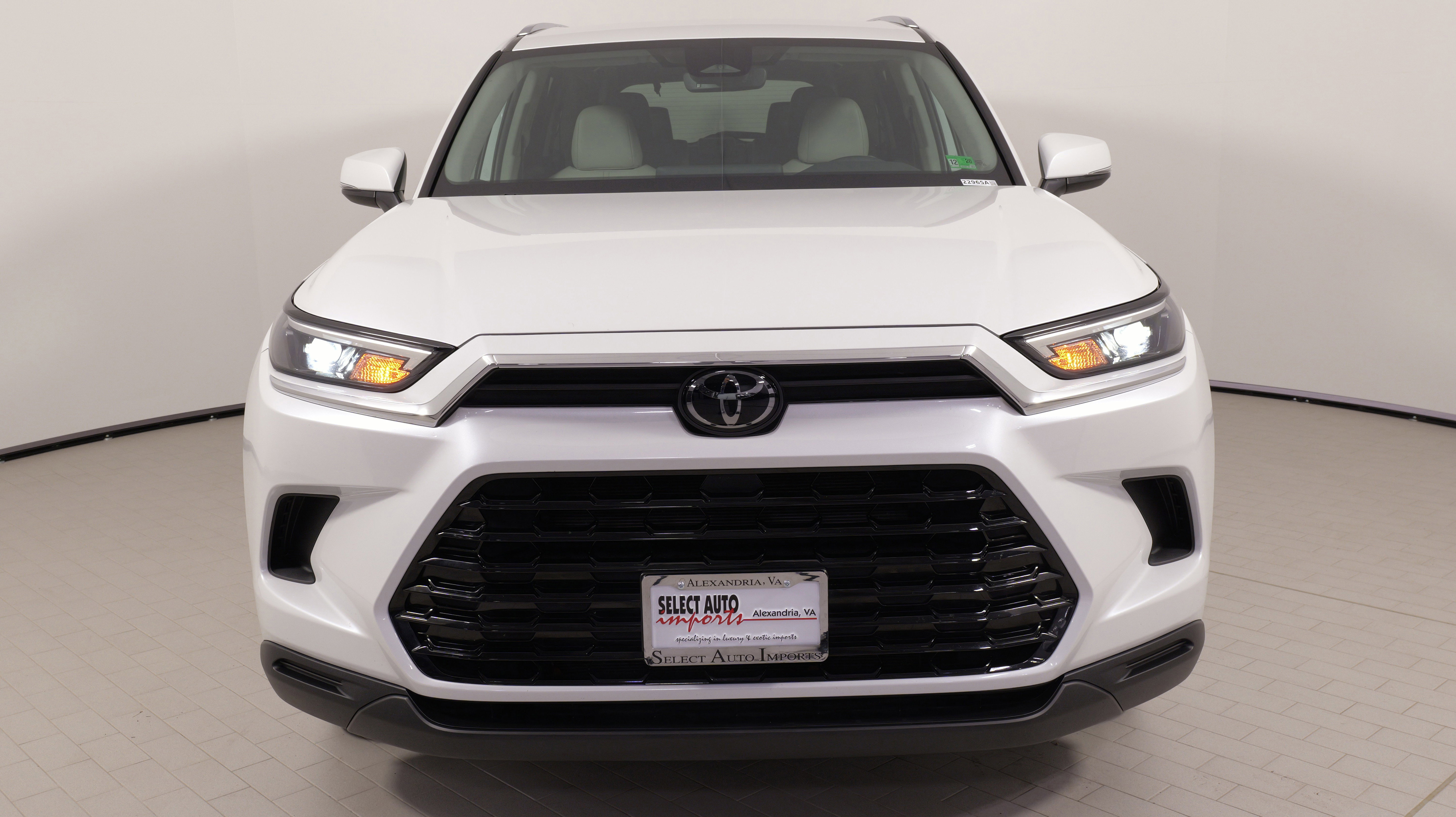 Used 2024 Toyota Grand Highlander XLE image 4