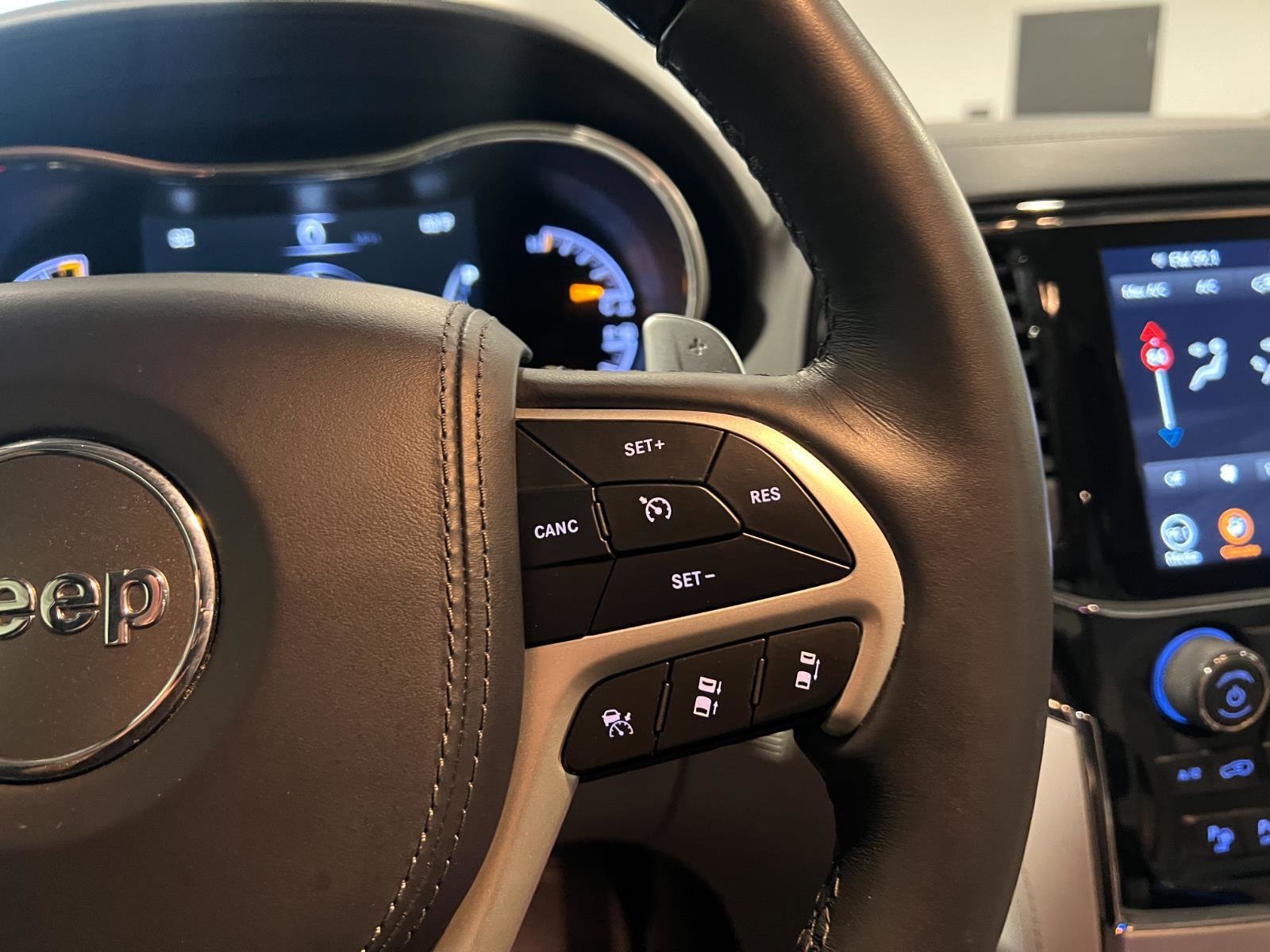 Used 2020 Jeep Grand Cherokee Summit image 14