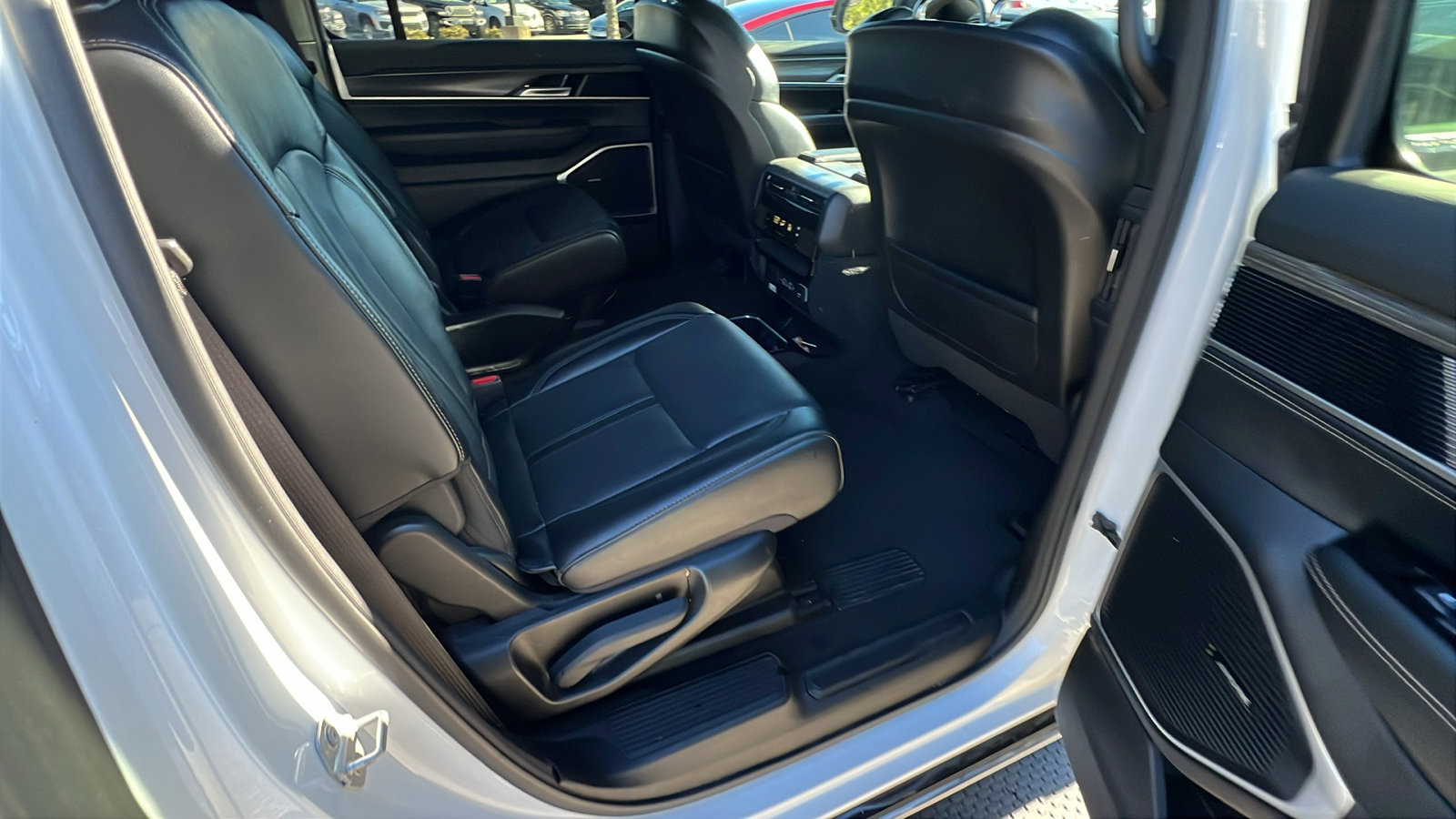 Certified 2024 Jeep Wagoneer Series III image 22