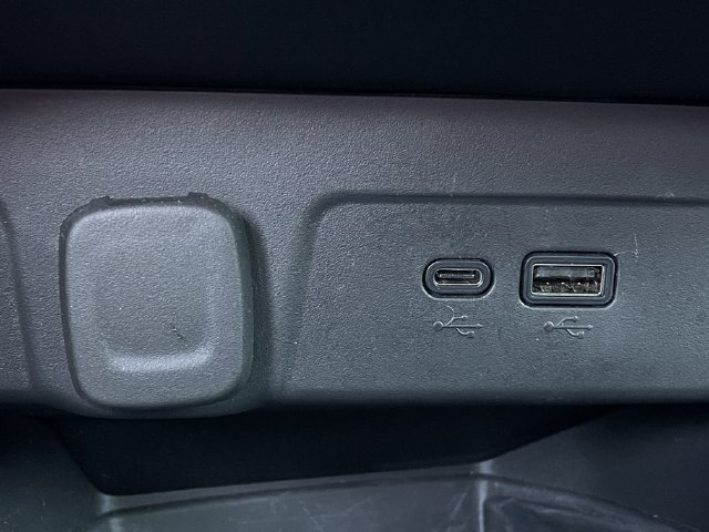 Used 2024 Chevrolet Trax RS w/ Sunroof Package FWD image 20