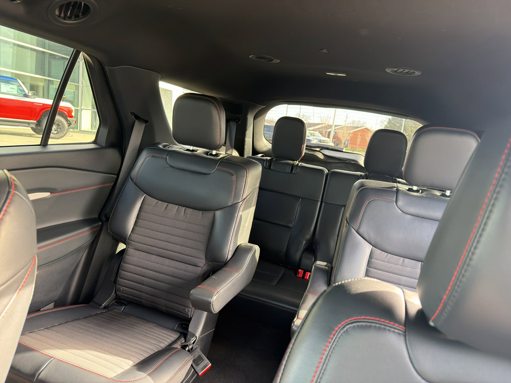 Used 2025 Ford Explorer ST-Line image 14
