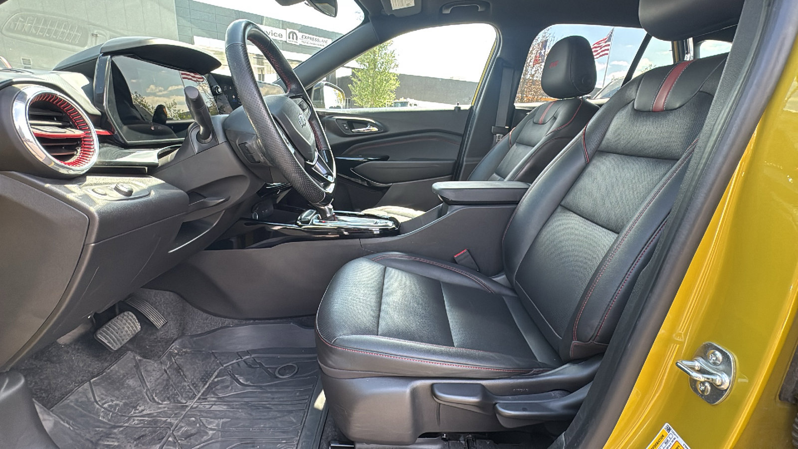 Used 2024 Chevrolet Trax RS w/ Sunroof Package image 9