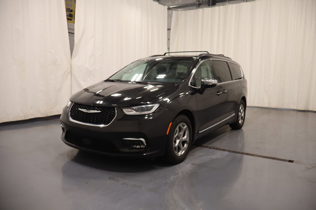 Used 2023 Chrysler Pacifica Limited image 5