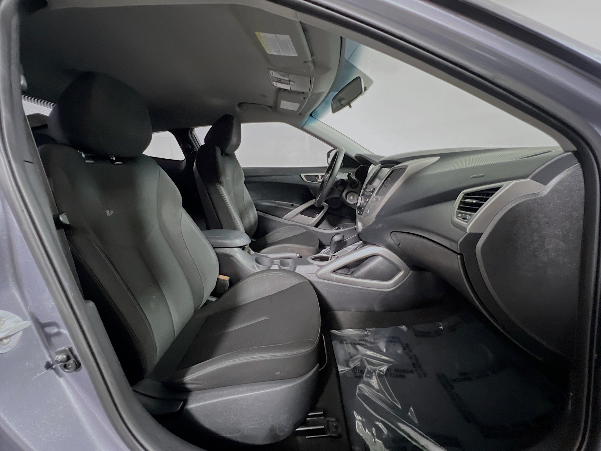 Used 2017 Hyundai Veloster FWD image 31