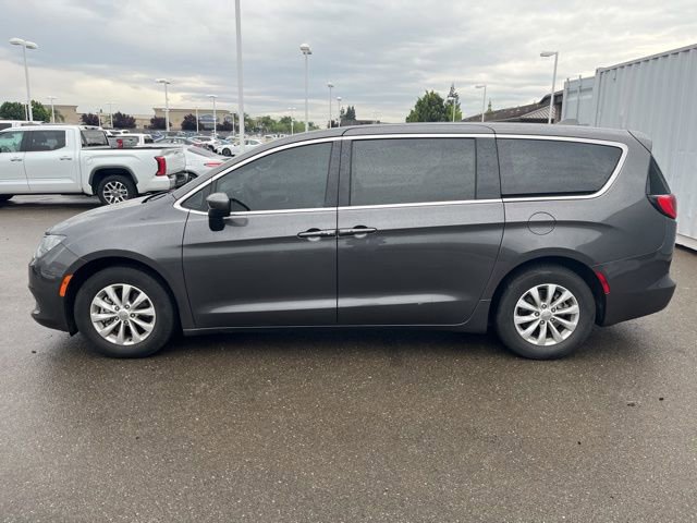 Used 2017 Chrysler Pacifica Touring w/ Tire & Wheel Group image 8