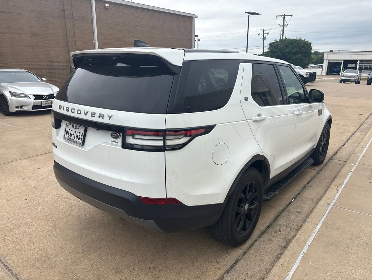 Used 2019 Land Rover Discovery SE AWD/4WD image 3