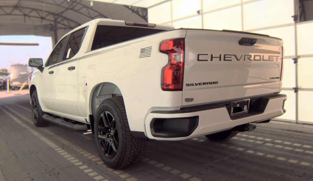 Used 2026 Chevrolet Silverado 1500 Custom w/ Turbomax Blackout Package RWD image 8