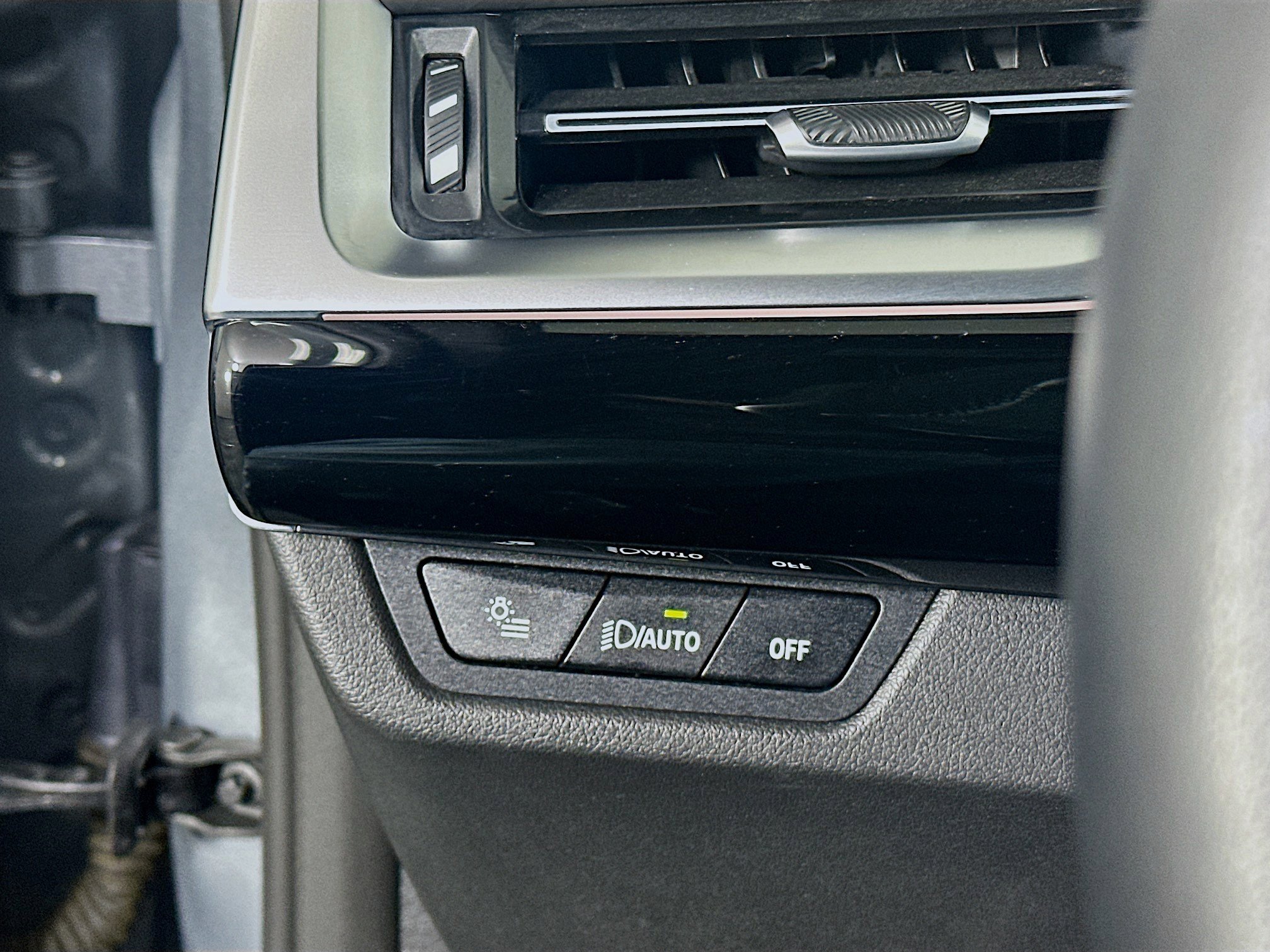 Used 2025 BMW X2 xDrive28i image 17