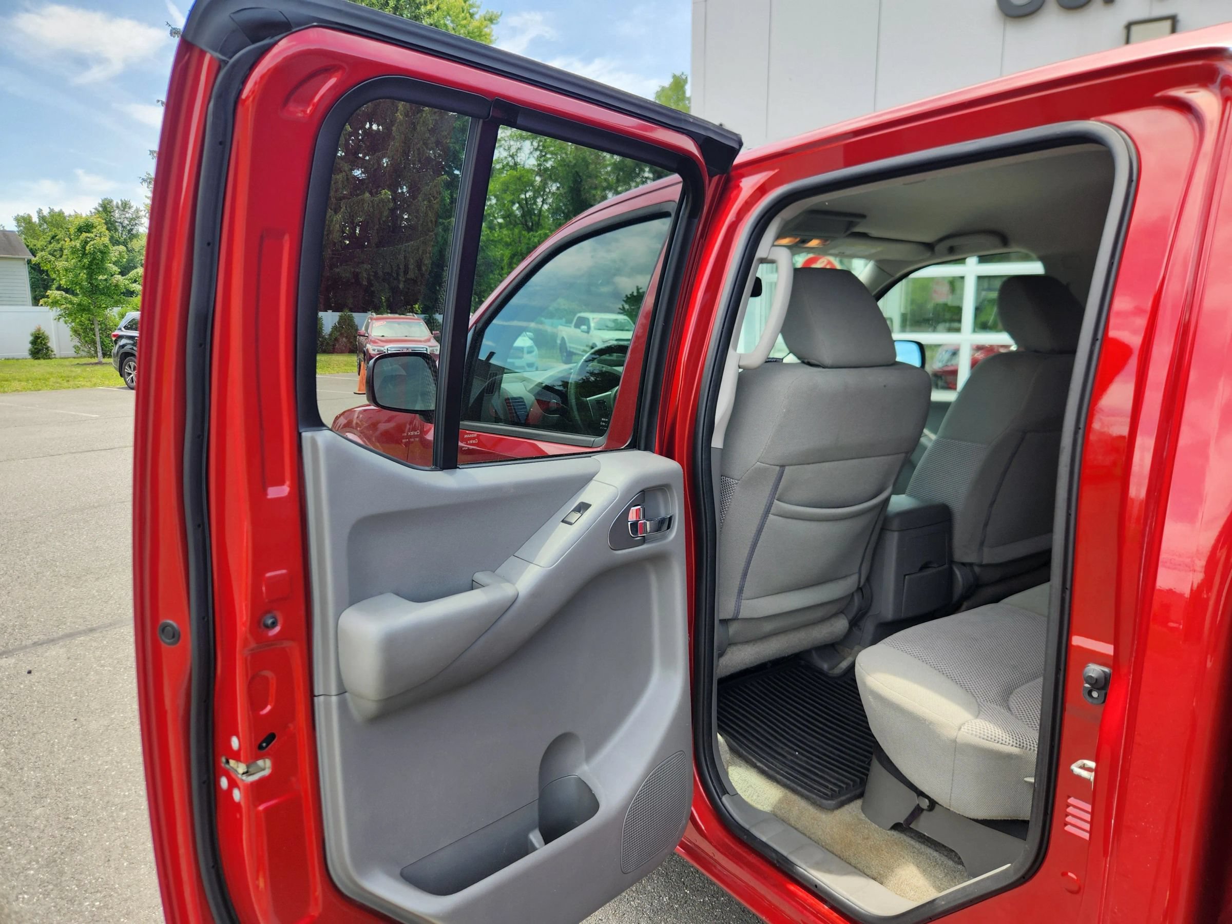 Used 2018 Nissan Frontier SV w/ Value Truck Package AWD/4WD image 36