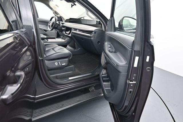 Used 2025 Lincoln Navigator L Reserve AWD/4WD image 23