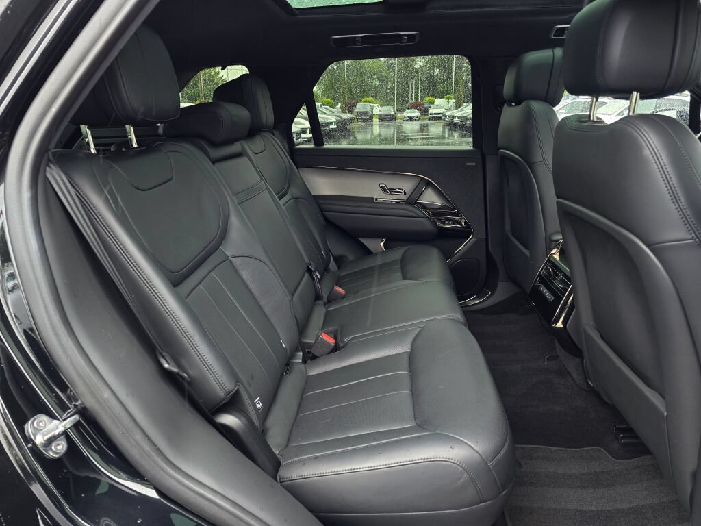 Used 2025 Land Rover Range Rover Sport SE AWD/4WD image 25